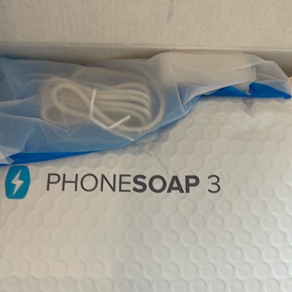 PhoneSoap 3 cell phone sanitizer - Picture 8 of 11